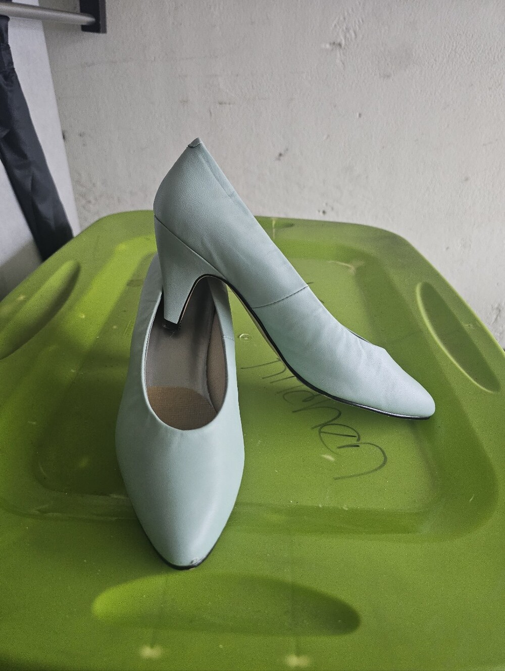 Classic Women's Mint Green Mid Heel Pumps